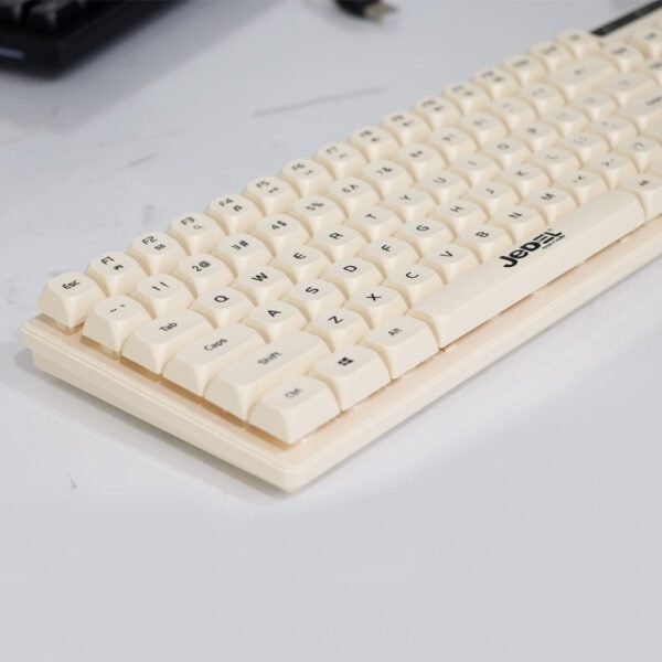 98de414e524a0839efd4fe26924b5283